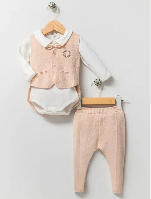 طقم نيو بورن ولادي راقي جدا مكون من ثلث قطع