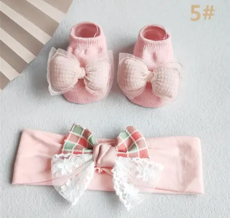 طقم جرابات وربطه للبيبي الوان مميزة