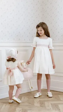 فستان بتصميم اسباني ابيض+زهر MIBEBE