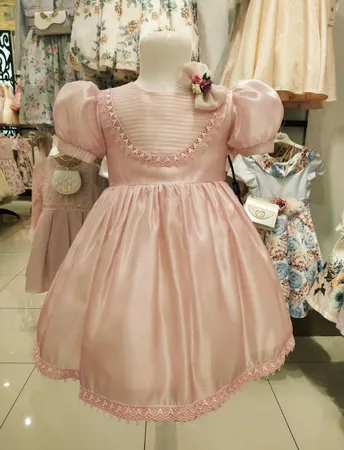 فستان رسمي مميز باللون الزهري/يميل للبنفسجي