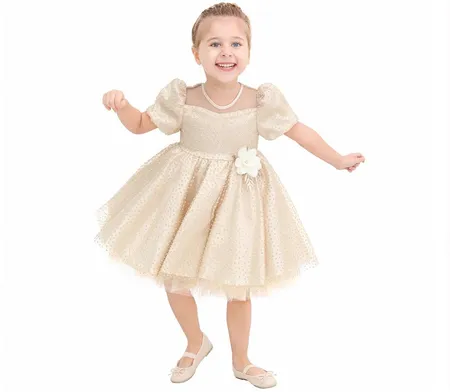 فستان رسمي مميز باللون الذهبي