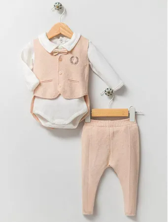 طقم نيو بورن ولادي راقي جدا مكون من ثلث قطع