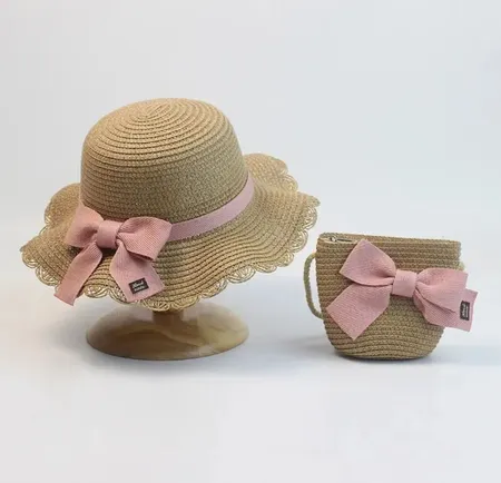 طقم قبعه قش وحقيبه كتف مميزه