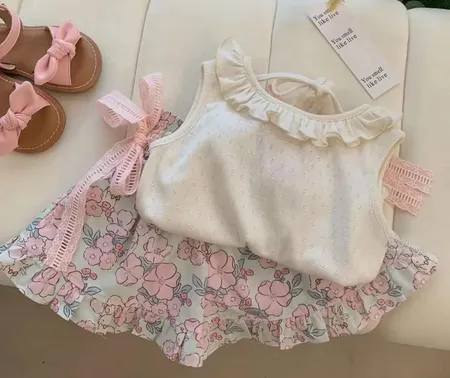 طقم بناتي قطعتين توب وشورت قطني مميز